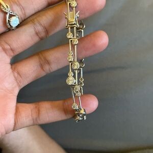 Elegant Gold Bracelet with Crystal Accents